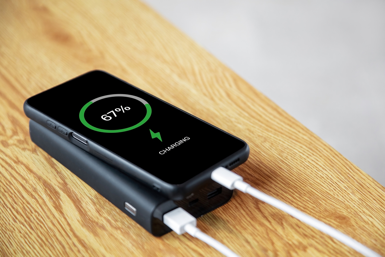 Melhores Power Bank 2025: Guia Completo para Escolher o Carregador Portátil Ideal